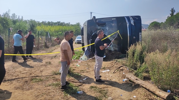 Foto - Çanakkale'de tur otobüsü devrildi: 54 yaralı