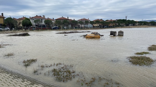 Foto - Çanakkale’de yazlıklar sular altında