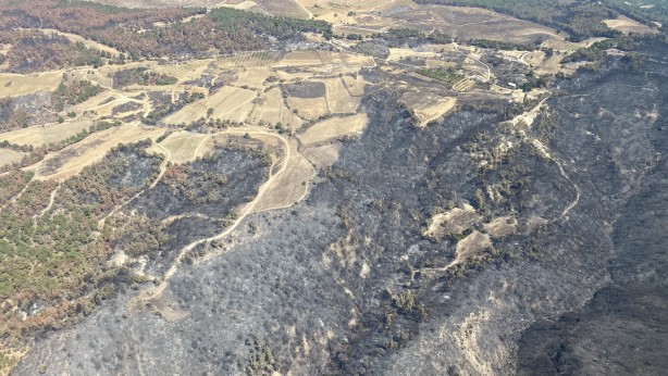 Foto - Çanakkale'de yürekleri yakan tablo havadan görüntülendi
