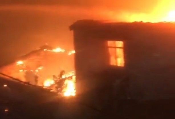 Foto - Çanakkale'deki orman yangını evlere sıçradı! Felaket büyüyor...