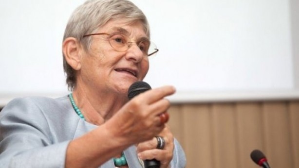 Foto - Canan Karatay ‘ağzıma sürmem, siz de sürmeyin’ diyerek o yemişle ilgili uyardı! Bayıla bayıla yiyorsunuz ama, sakın bir tane bile yemeyin