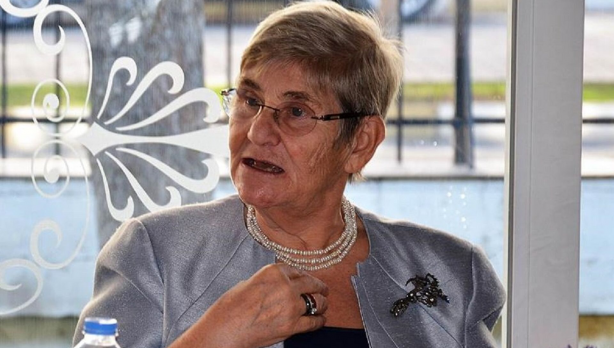 Foto - Canan Karatay ‘ağzıma sürmem, siz de sürmeyin’ diyerek o yemişle ilgili uyardı! Bayıla bayıla yiyorsunuz ama, sakın bir tane bile yemeyin