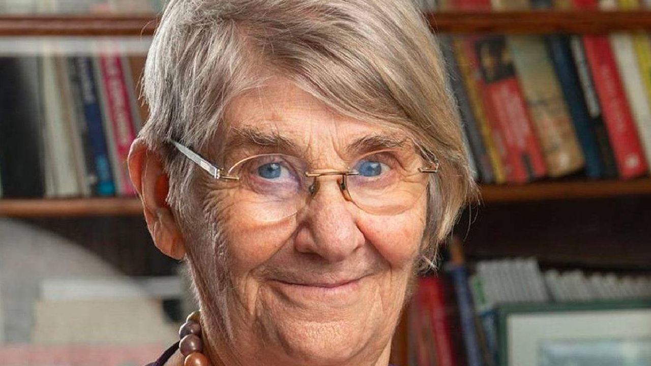 Canan Karatay ısrarla tavsiye ediyor: Bu çay böbrekleri temizliyor, 1 yemek kaşığını sıcak suya katıp kaynatın! 