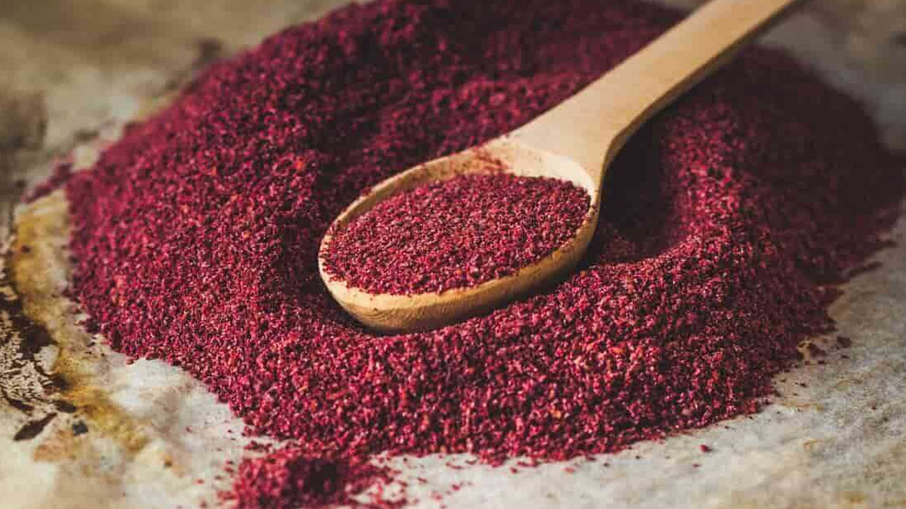 Canan Karatay ısrarla tavsiye etti: Sumak, karaciğeri temizliyor, bağırsakları motor gibi çalıştırıyor