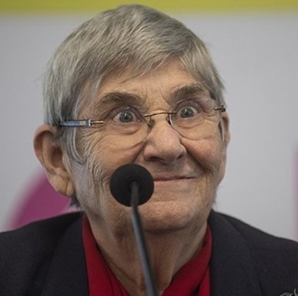 Foto - Canan Karatay sabahları avuç avuç yiyor! Dipçik gibi olmanın sırrı bu besinde! Bir tanesi bile şifa dolu