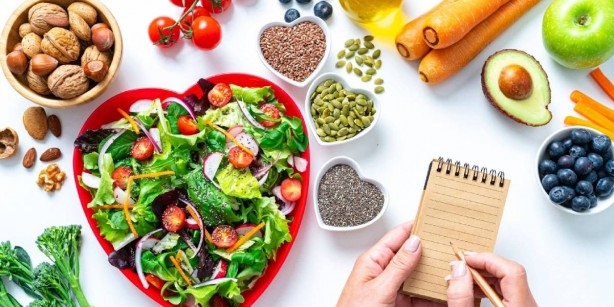 Foto - Canan Karatay sabahları avuç avuç yiyor! Dipçik gibi olmanın sırrı bu besinde! Bir tanesi bile şifa dolu