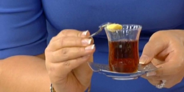 Foto - Canan Karatay’dan ilginç tavsiye! "Çayı ne limon ne şekerle tüketin! İçerisine çay kaşığının ucuyla bundan ekleyin" dedi, ortalık yıkıldı