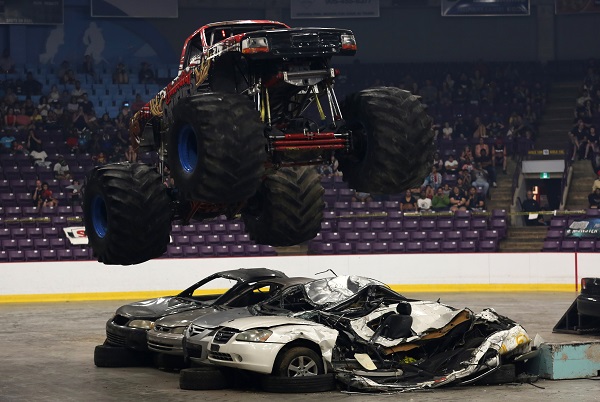 Foto - Canavar Kamyonlar şov yaptı