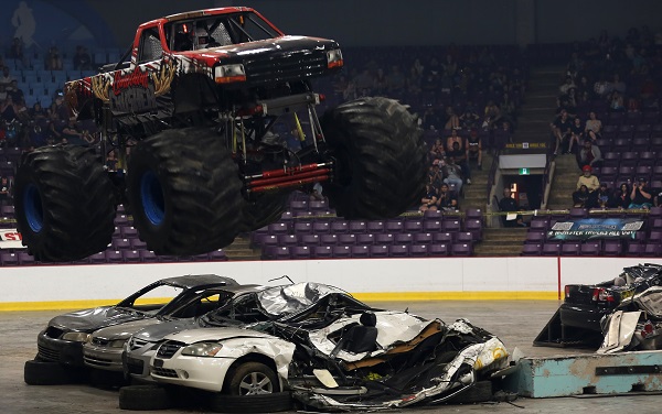 Foto - Canavar Kamyonlar şov yaptı