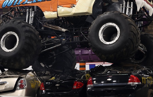 Foto - Canavar Kamyonlar şov yaptı