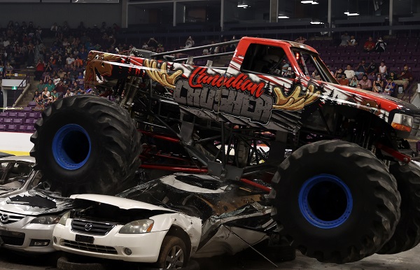 Foto - Canavar Kamyonlar şov yaptı