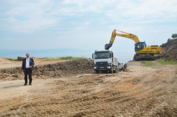 Foto - Canı sıkıldıkça temel atan CHP'li başkan! Alay konusu oldu