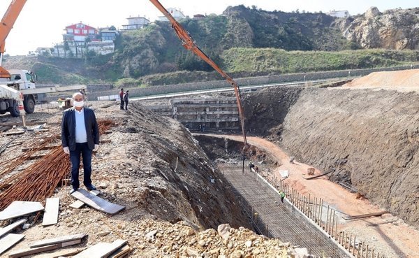 Foto - Canı sıkıldıkça temel atan CHP'li başkan! Alay konusu oldu
