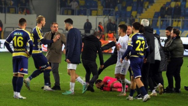 Foto - Canice saldırıya uğrayan Halil Umut Meler'den şok karar! O üç ismi hastane odasına almadı, geri çevirdi