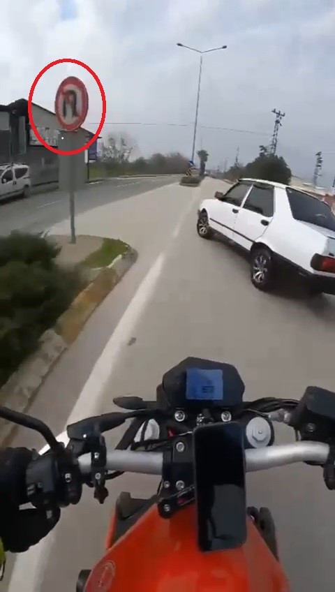 Canından oluyordu! Hatalı dönüş kazayı böyle getirdi! 