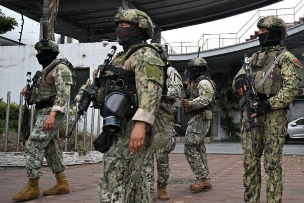 Foto - Canlı yayında televizyon baskını! Soruşturmayı yürüten savcı öldürüldü