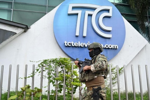 Foto - Canlı yayında televizyon baskını! Soruşturmayı yürüten savcı öldürüldü