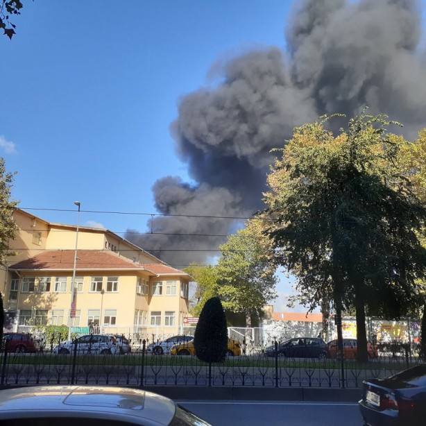 Foto - Çapa'da korkutan yangın!