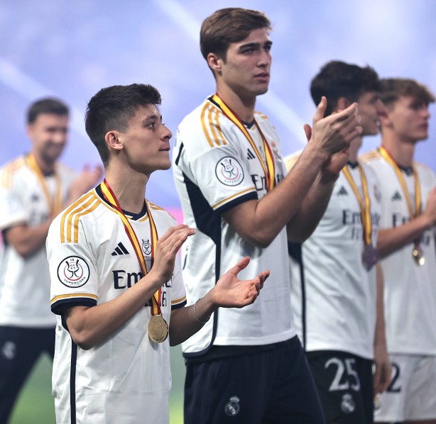 Foto - Carlo Ancelotti'den şok eden tarih uyarısı! Bana pahalıya patlıyor ama seni oyuna almayacağım! Katar'da devrim...