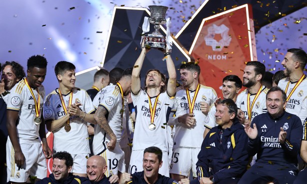 Foto - Carlo Ancelotti'den şok eden tarih uyarısı! Bana pahalıya patlıyor ama seni oyuna almayacağım! Katar'da devrim...