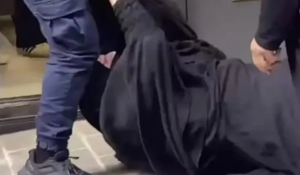 Foto - Çarşaflı kadını yerde sürüklenmişti! İstenen ceza açıklandı!