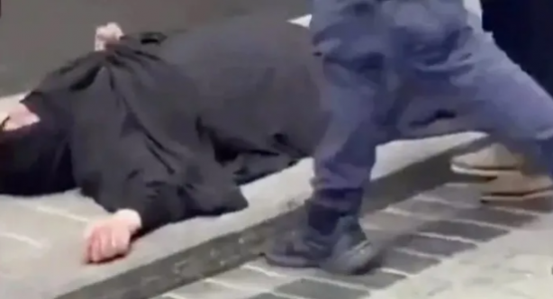 Foto - Çarşaflı kadını yerde sürüklenmişti! İstenen ceza açıklandı!