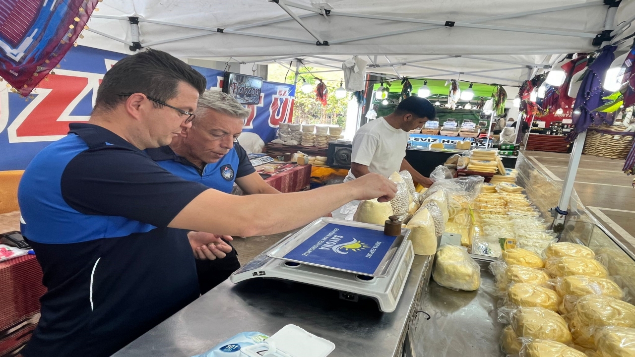 Foto - Çarşı-pazarda akılalmaz sahtekârlık! Sizin var ya, yatacak yeriniz yok