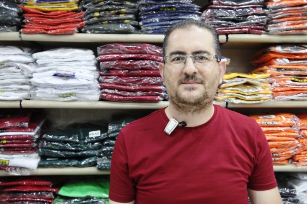 Foto - Çarşı pazarda okul kıyafeti alışverişi telaşı