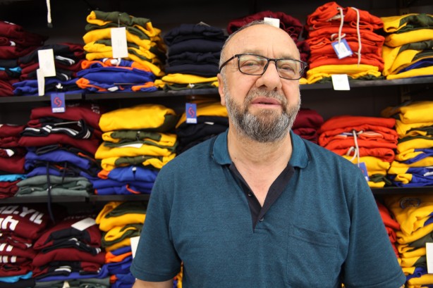 Foto - Çarşı pazarda okul kıyafeti alışverişi telaşı