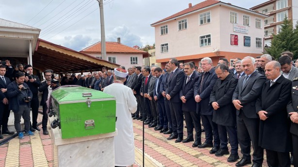 Foto - Çataklı'nın vefat eden annesi son yolculuğuna uğurlandı