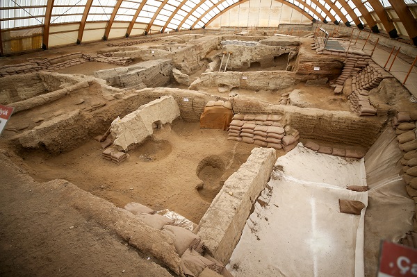 Çatalhöyük’te şaşırtan keşif! 8 bin 600 yıllık ekmek bulundu