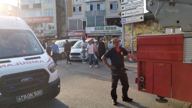 Foto - Çatıda patlatılan torpil felakete yol açtı! Binada yangın çıktı