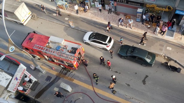 Foto - Çatıda patlatılan torpil felakete yol açtı! Binada yangın çıktı