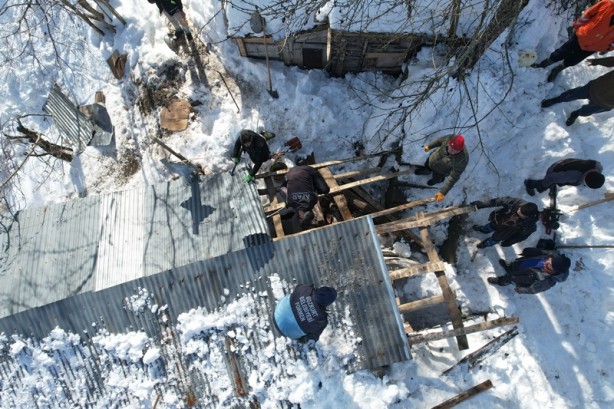 Foto - Çatısı çöken ahırda mahsur kalan hayvanlar kurtarıldı