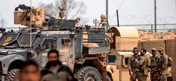 Çatışmaya ramak kaldı! ABD askerlerinin yolunu kestiler