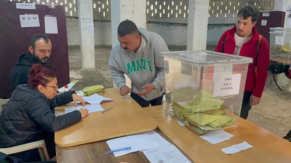 Foto - Çay alım yerine sandık kuruldu