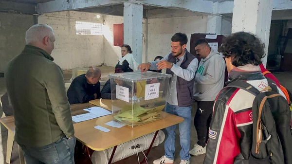 Foto - Çay alım yerine sandık kuruldu