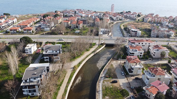 Çay iki şehri ayırıyor! 10 metre ileride oruç 3 dakika geç açılıyor