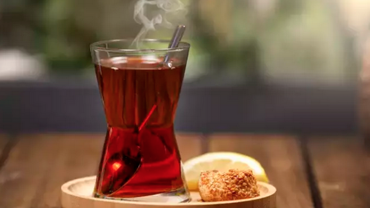 Foto - Çay suyuna 1 parça ekleyin Çayın lezzetini 10 kat artırıyor: Saatlerce taze kalmasını sağlıyor