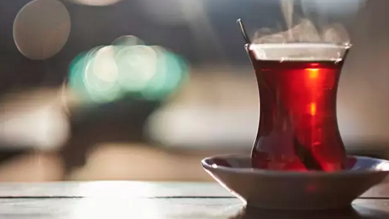 Foto - Çay suyuna 1 parça ekleyin Çayın lezzetini 10 kat artırıyor: Saatlerce taze kalmasını sağlıyor