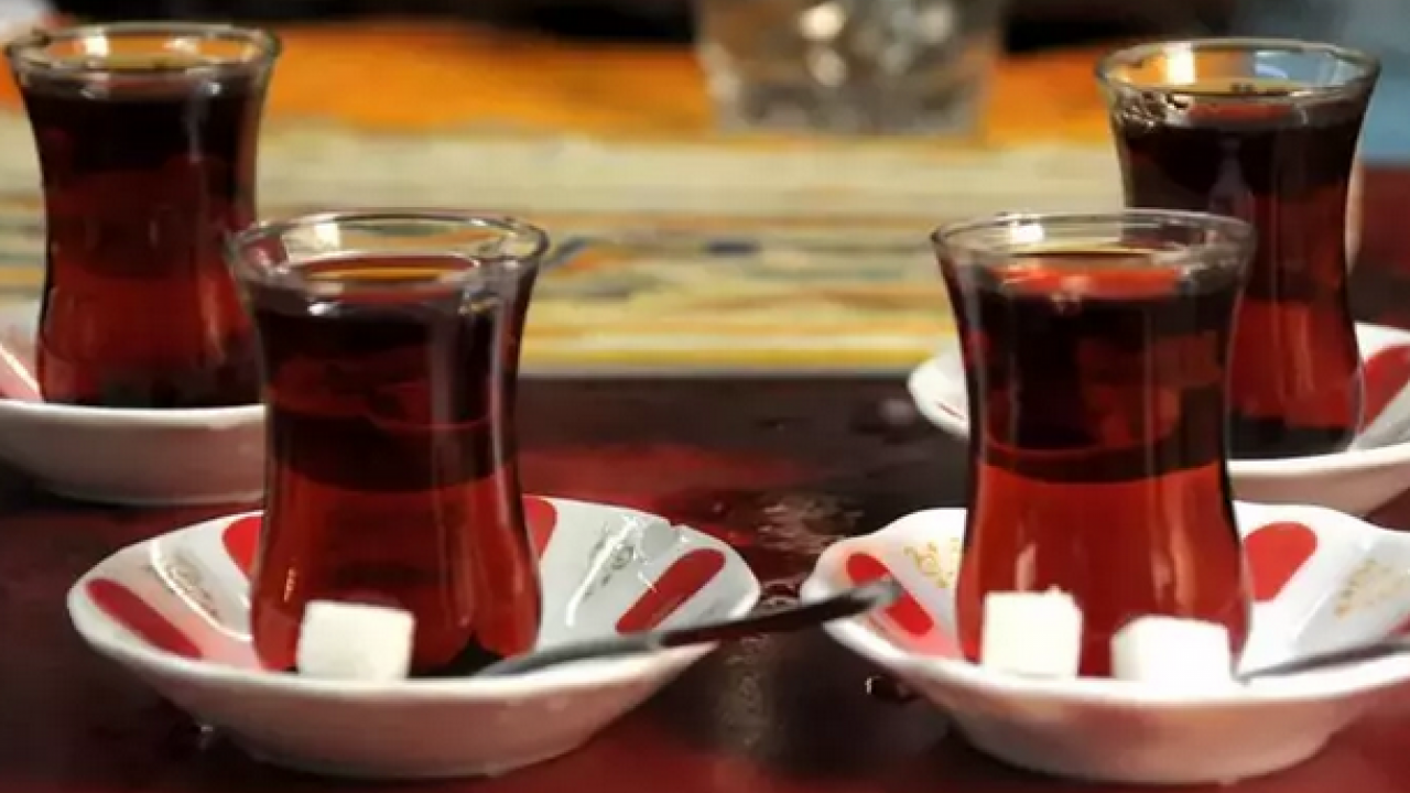 Foto - Çay suyuna 1 parça ekleyin Çayın lezzetini 10 kat artırıyor: Saatlerce taze kalmasını sağlıyor