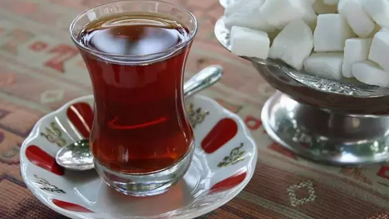 Foto - Çay suyuna 1 parça ekleyin Çayın lezzetini 10 kat artırıyor: Saatlerce taze kalmasını sağlıyor