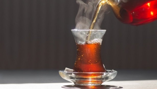 Çayı bu şekilde demleyip içenler dikkat! Kansere neden oluyor