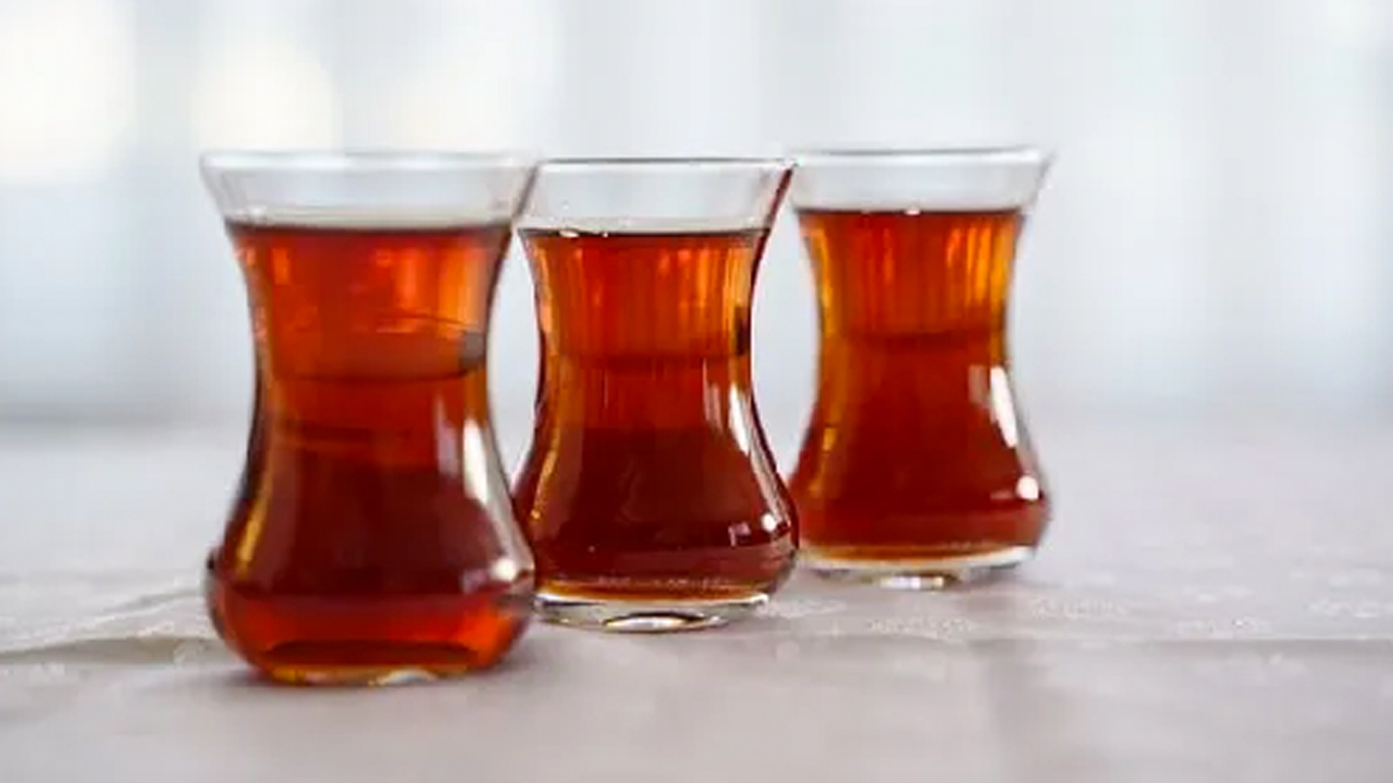 Foto - Çayın serüvenini biliyor muydunuz? Bakın sofralarımıza nerelerden geliyormuş: Çay nasıl demlenir?