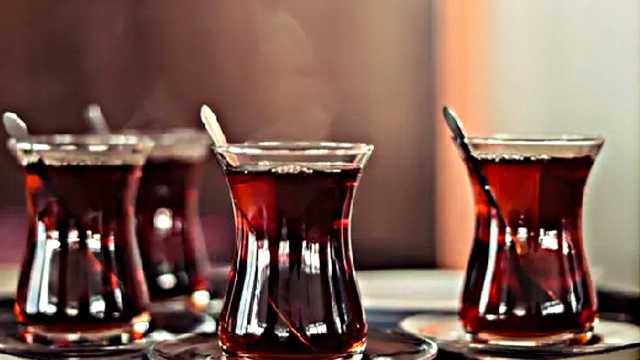 Foto - Çayın serüvenini biliyor muydunuz? Bakın sofralarımıza nerelerden geliyormuş: Çay nasıl demlenir?