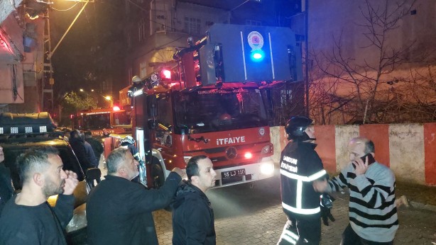 Foto - Cayır cayır yanan evde baygınlık geçirdi, imdadına arkadaşları yetişti