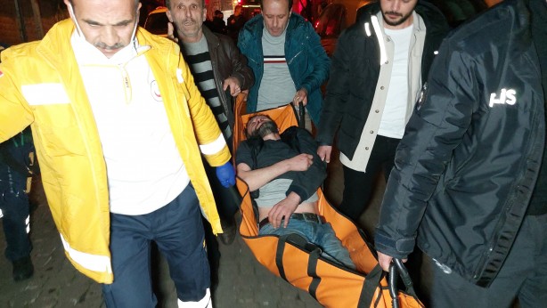 Foto - Cayır cayır yanan evde baygınlık geçirdi, imdadına arkadaşları yetişti