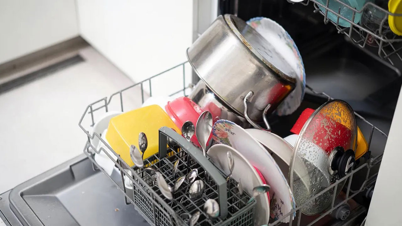 Foto - Cebinizi ve makinenizi yıpratıyor! Her gün bulaşık makinesi çalıştırmak zararlı mı?