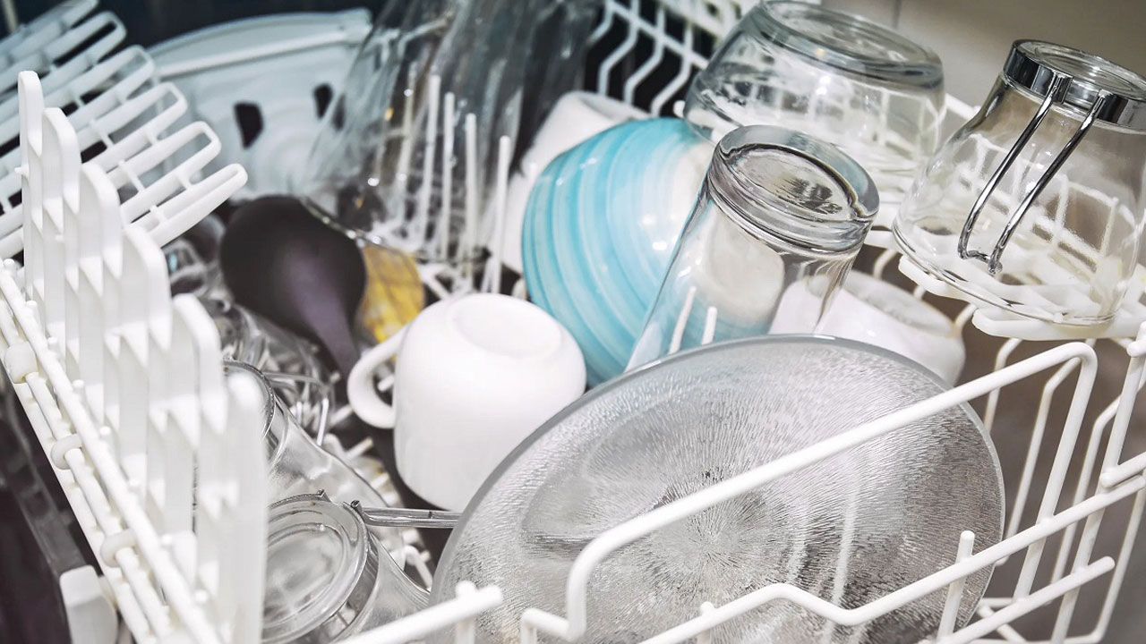 Foto - Cebinizi ve makinenizi yıpratıyor! Her gün bulaşık makinesi çalıştırmak zararlı mı?