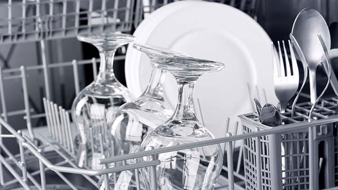 Foto - Cebinizi ve makinenizi yıpratıyor! Her gün bulaşık makinesi çalıştırmak zararlı mı?